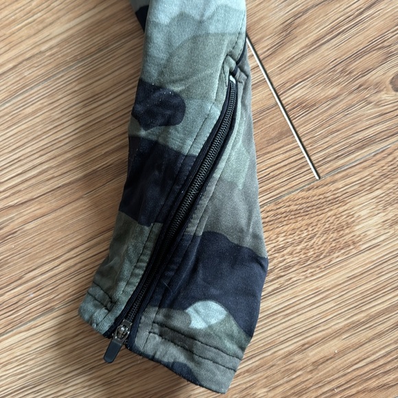 Better bodies green camo leggings size small - Picture 7 of 10